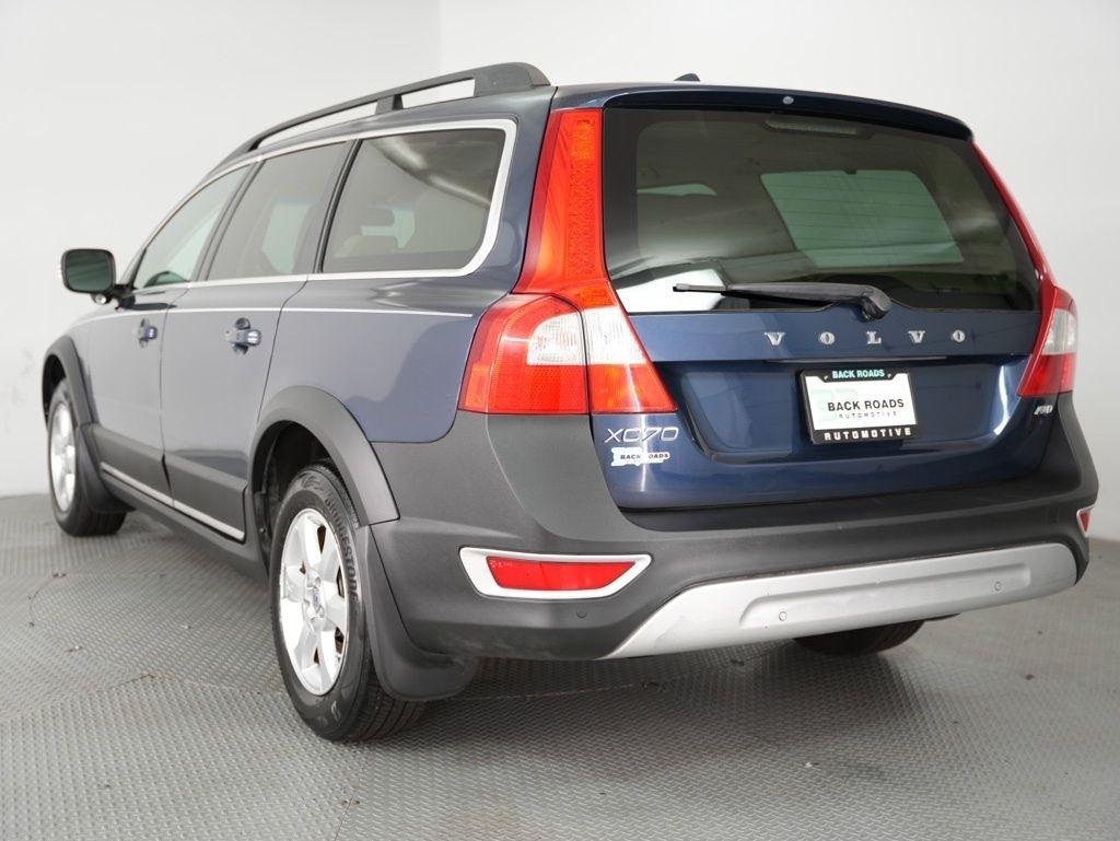 Volvo XC70 4dr Wgn 3.2L 2011