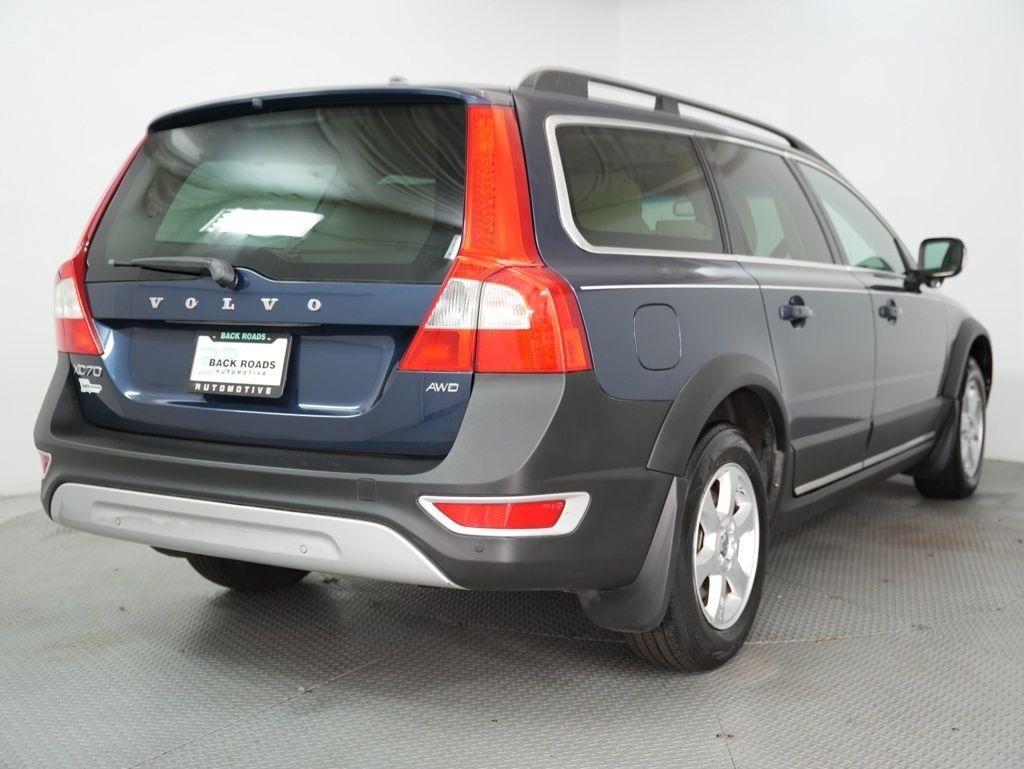 Volvo XC70 4dr Wgn 3.2L 2011
