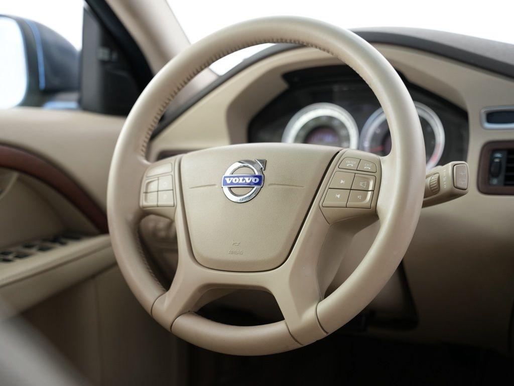 Volvo XC70 4dr Wgn 3.2L 2011