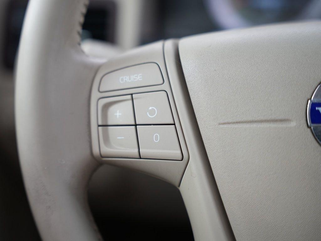 Volvo XC70 4dr Wgn 3.2L 2011