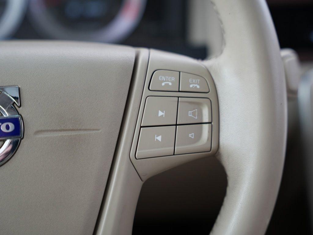 Volvo XC70 4dr Wgn 3.2L 2011