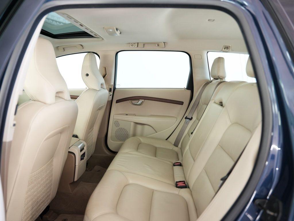 Volvo XC70 4dr Wgn 3.2L 2011