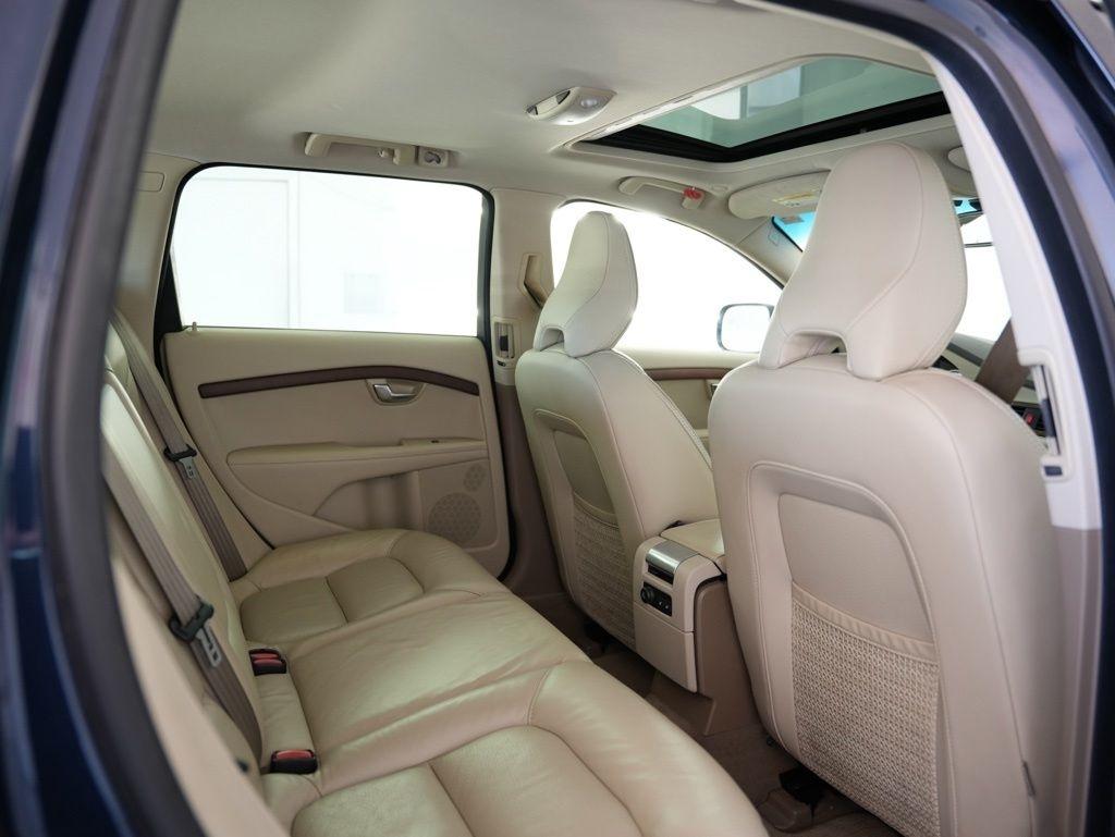 Volvo XC70 4dr Wgn 3.2L 2011