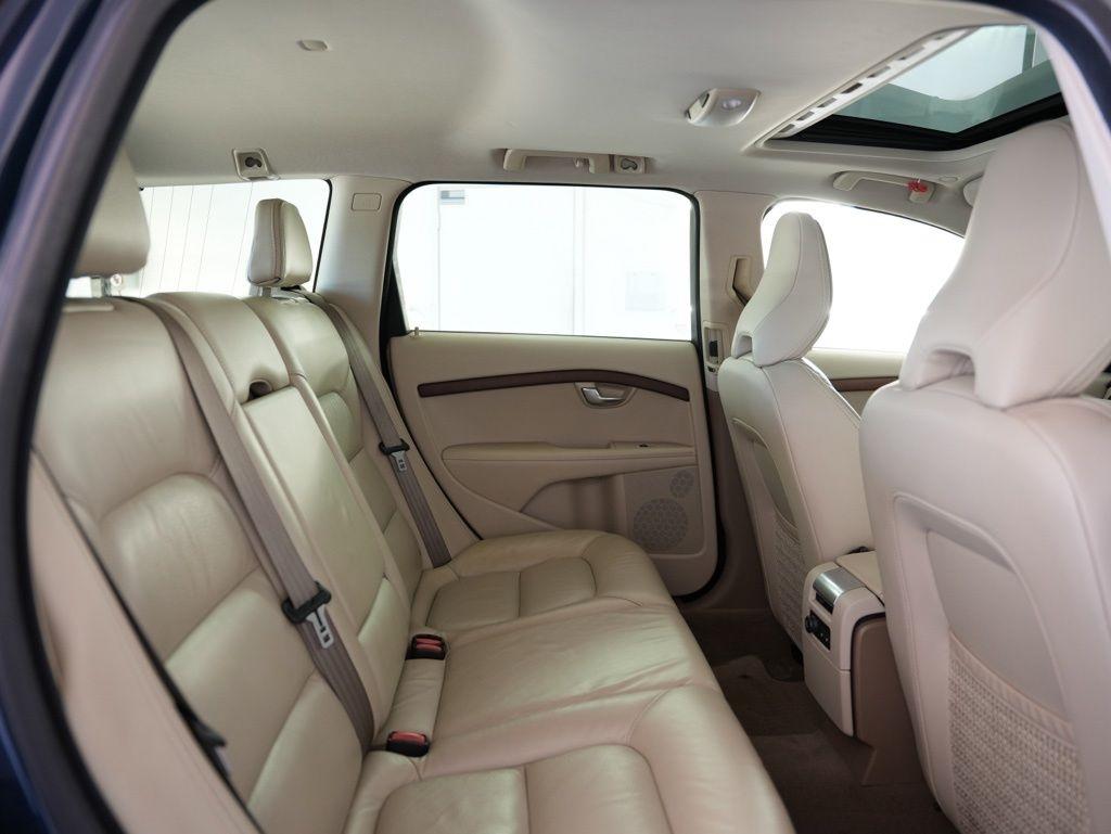 Volvo XC70 4dr Wgn 3.2L 2011