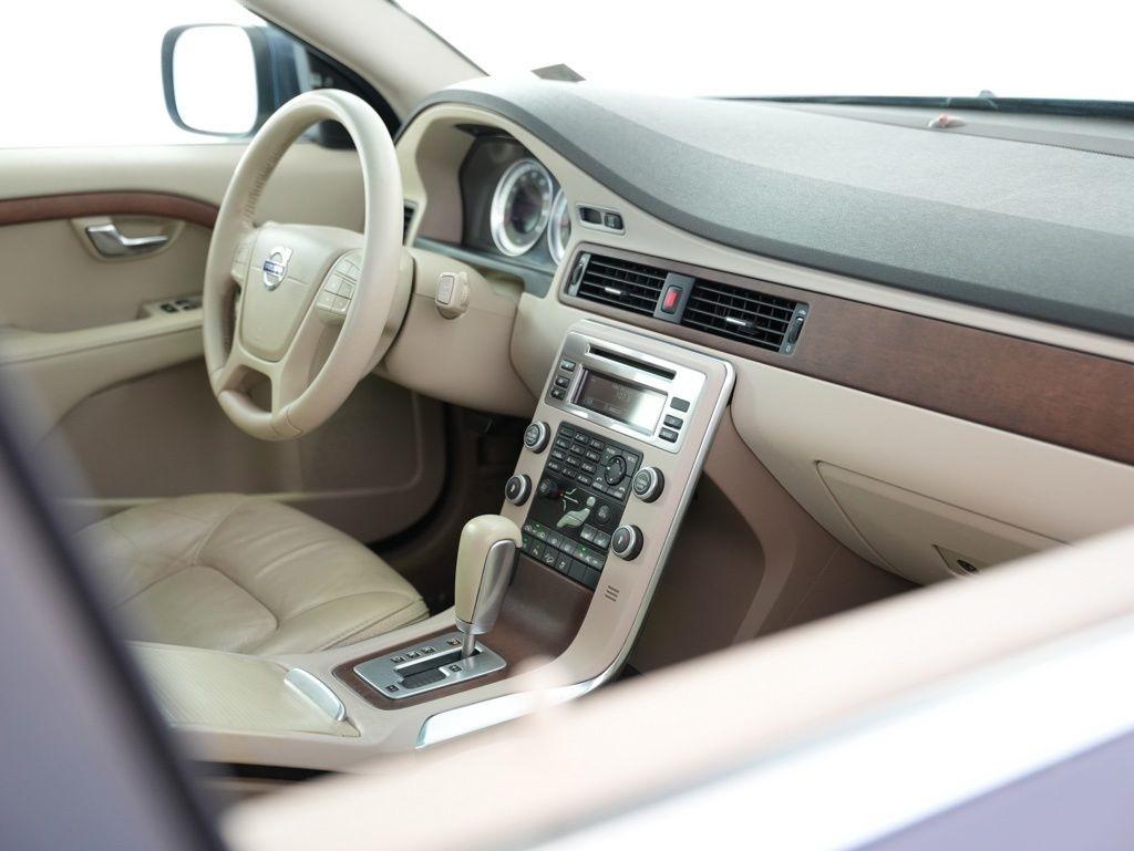 Volvo XC70 4dr Wgn 3.2L 2011