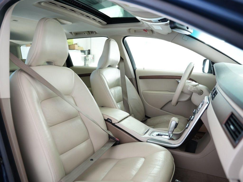Volvo XC70 4dr Wgn 3.2L 2011