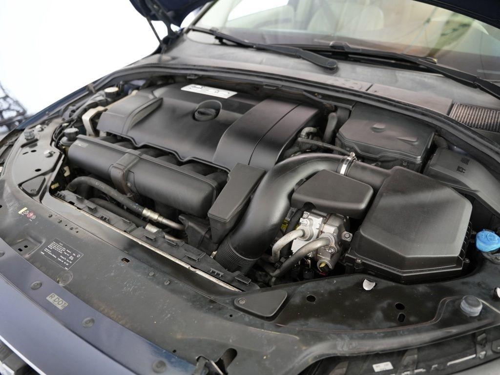 Volvo XC70 4dr Wgn 3.2L 2011