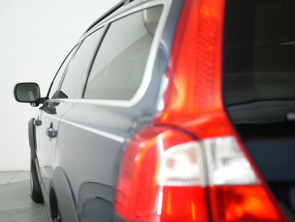 Volvo XC70 4dr Wgn 3.2L 2011