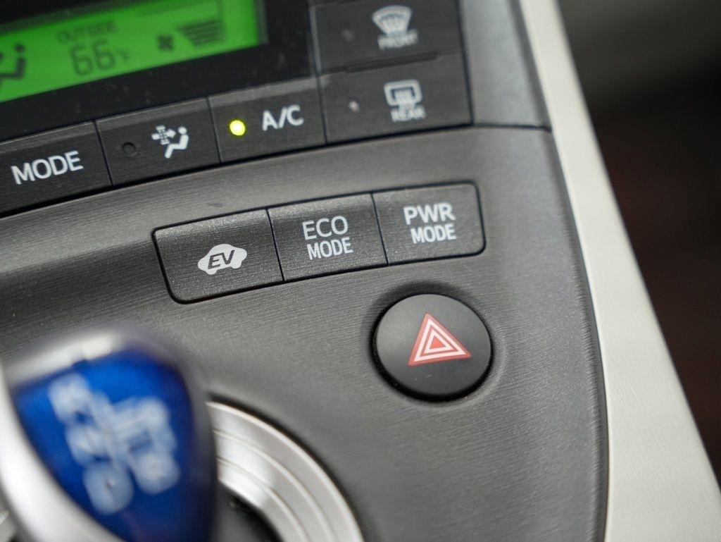 Toyota Prius 5dr HB III (Natl) 2011
