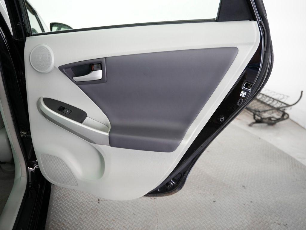 Toyota Prius 5dr HB III (Natl) 2011