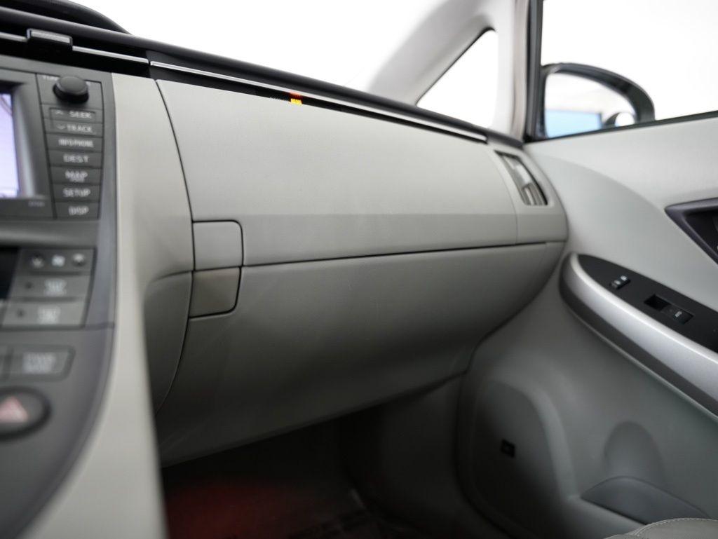 Toyota Prius 5dr HB III (Natl) 2011