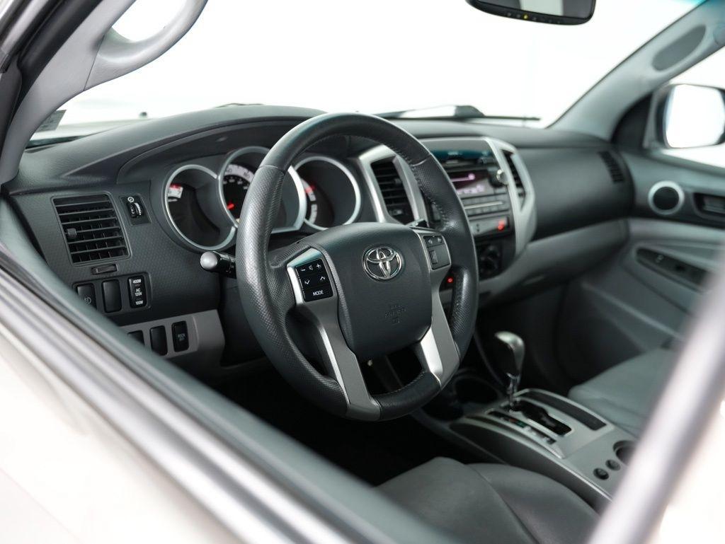 Toyota Tacoma 4WD Double Cab LB V6 AT (Natl) 2012