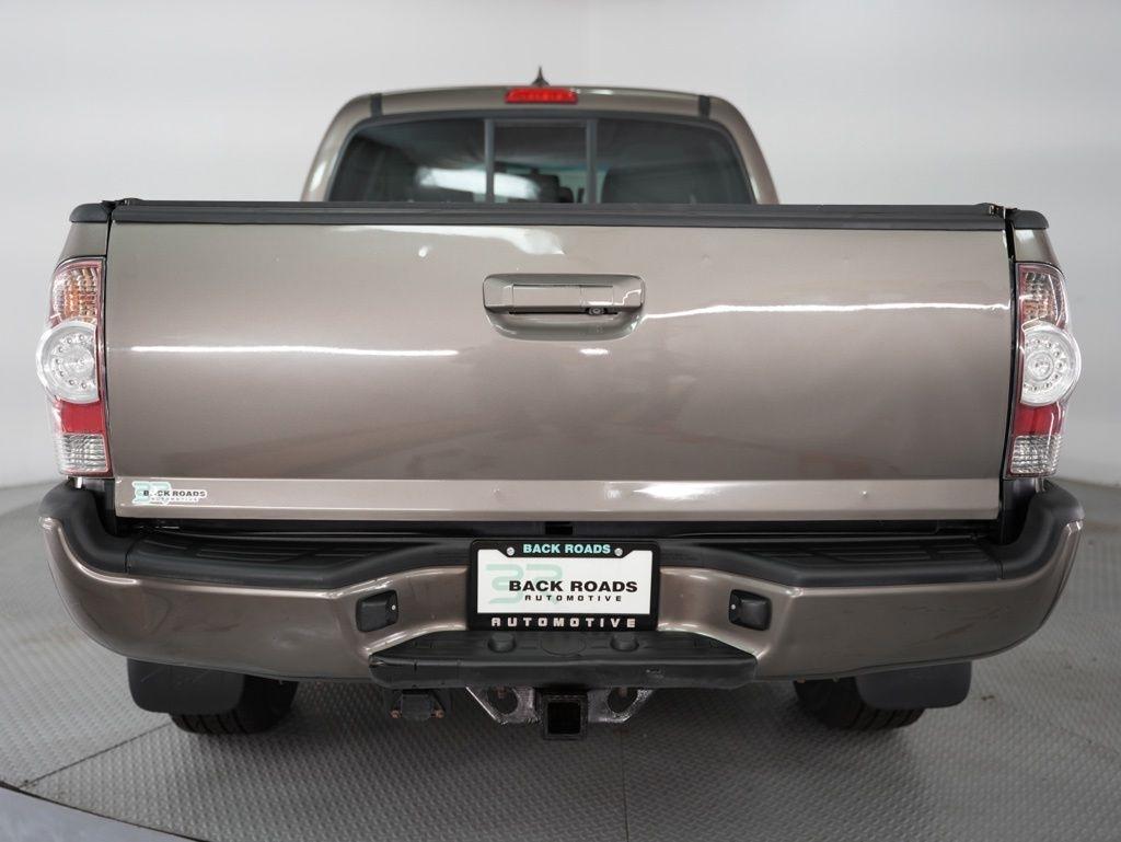 Toyota Tacoma 4WD Double Cab LB V6 AT (Natl) 2012