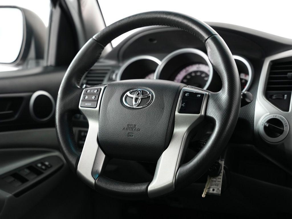 Toyota Tacoma 4WD Double Cab LB V6 AT (Natl) 2012