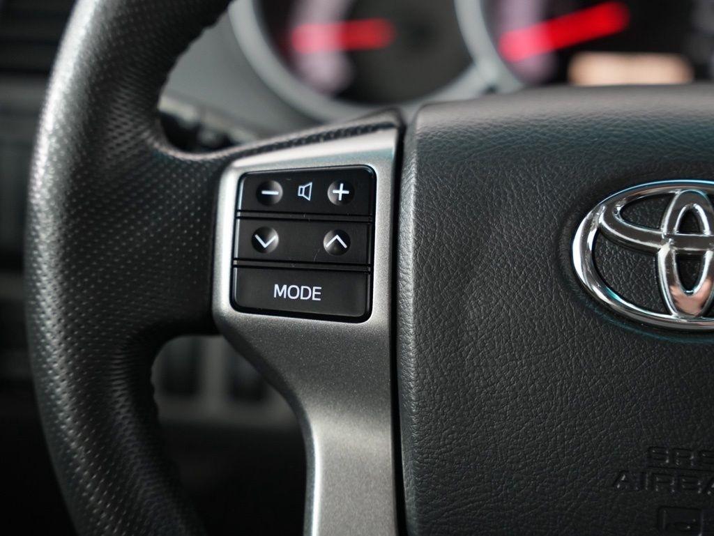 Toyota Tacoma 4WD Double Cab LB V6 AT (Natl) 2012