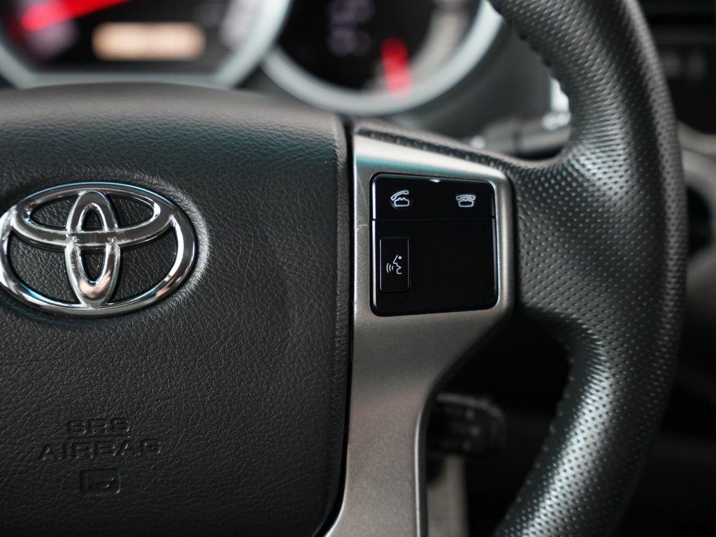 Toyota Tacoma 4WD Double Cab LB V6 AT (Natl) 2012