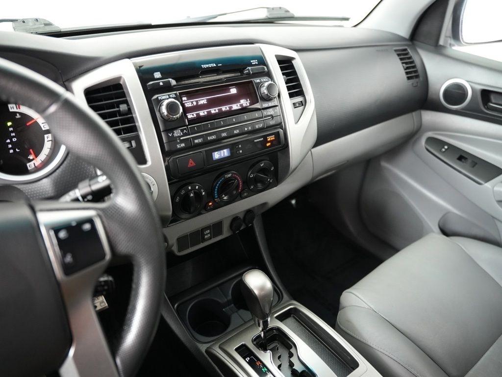 Toyota Tacoma 4WD Double Cab LB V6 AT (Natl) 2012