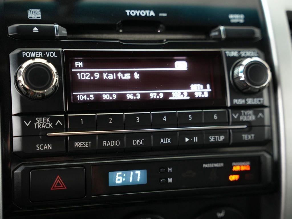 Toyota Tacoma 4WD Double Cab LB V6 AT (Natl) 2012
