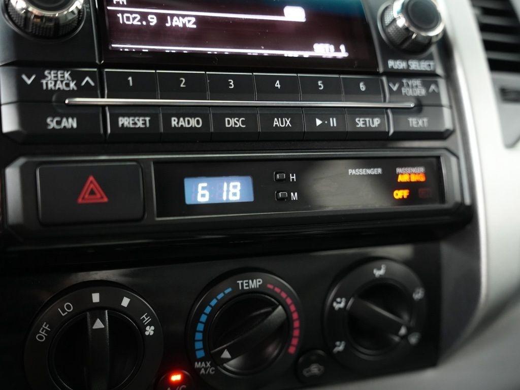 Toyota Tacoma 4WD Double Cab LB V6 AT (Natl) 2012