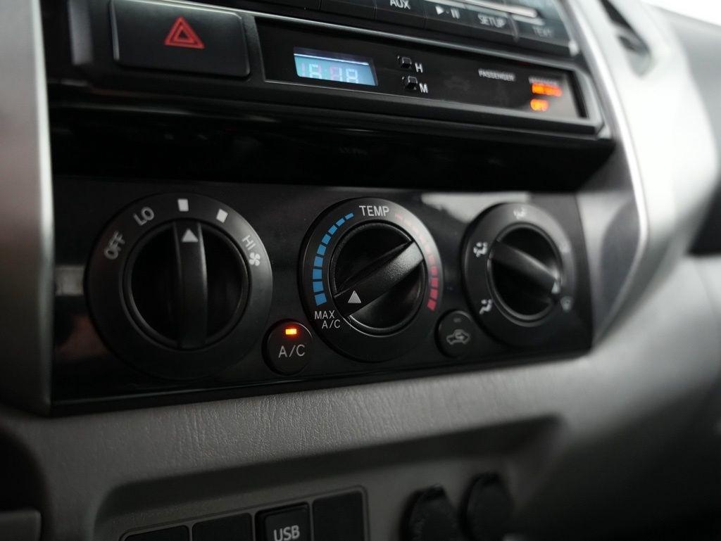 Toyota Tacoma 4WD Double Cab LB V6 AT (Natl) 2012