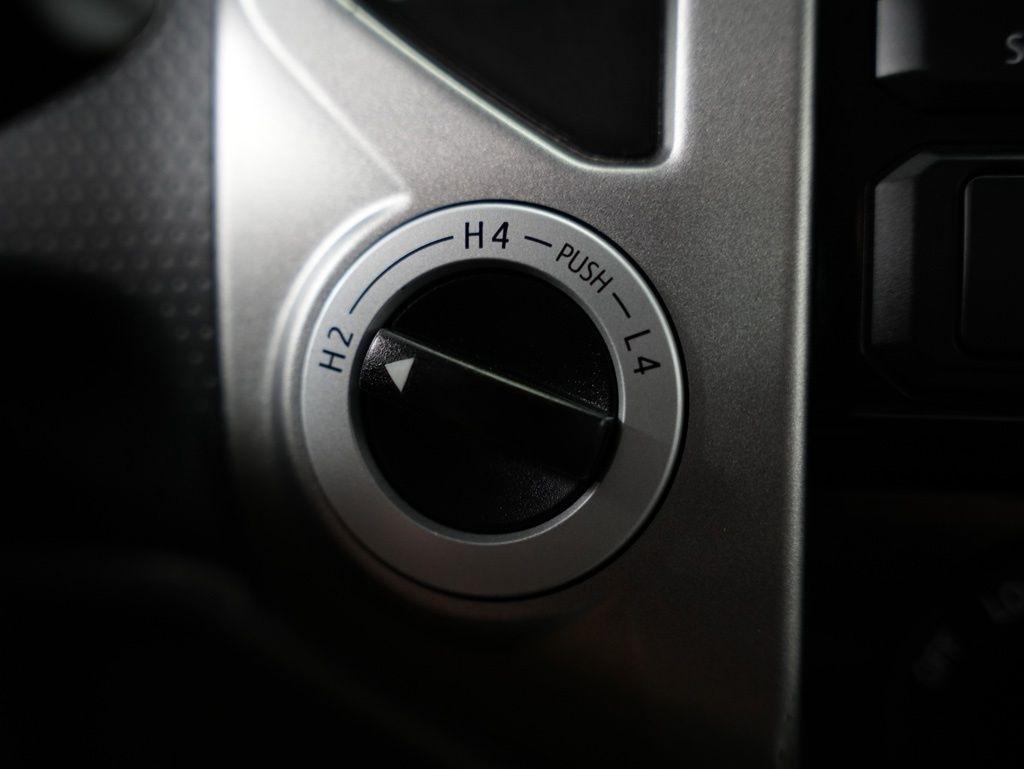 Toyota Tacoma 4WD Double Cab LB V6 AT (Natl) 2012
