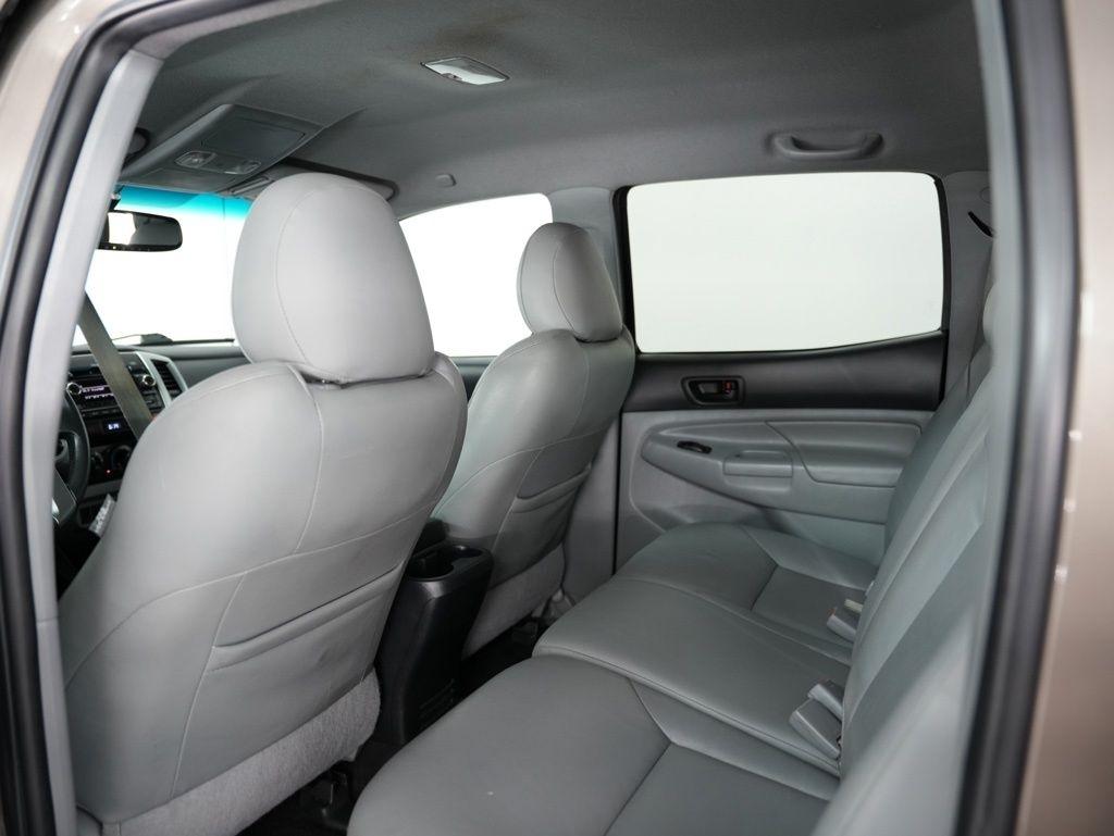 Toyota Tacoma 4WD Double Cab LB V6 AT (Natl) 2012
