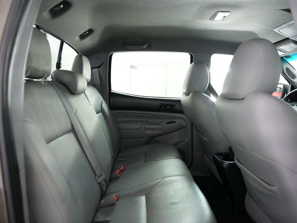 Toyota Tacoma 4WD Double Cab LB V6 AT (Natl) 2012