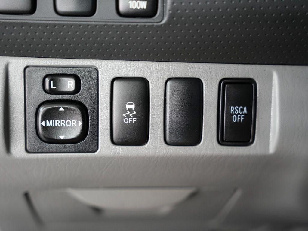 Toyota Tacoma 4WD Double Cab LB V6 AT (Natl) 2012