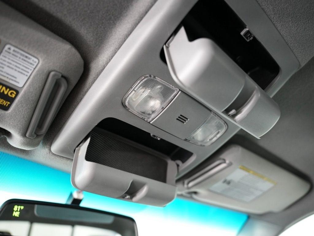 Toyota Tacoma 4WD Double Cab LB V6 AT (Natl) 2012