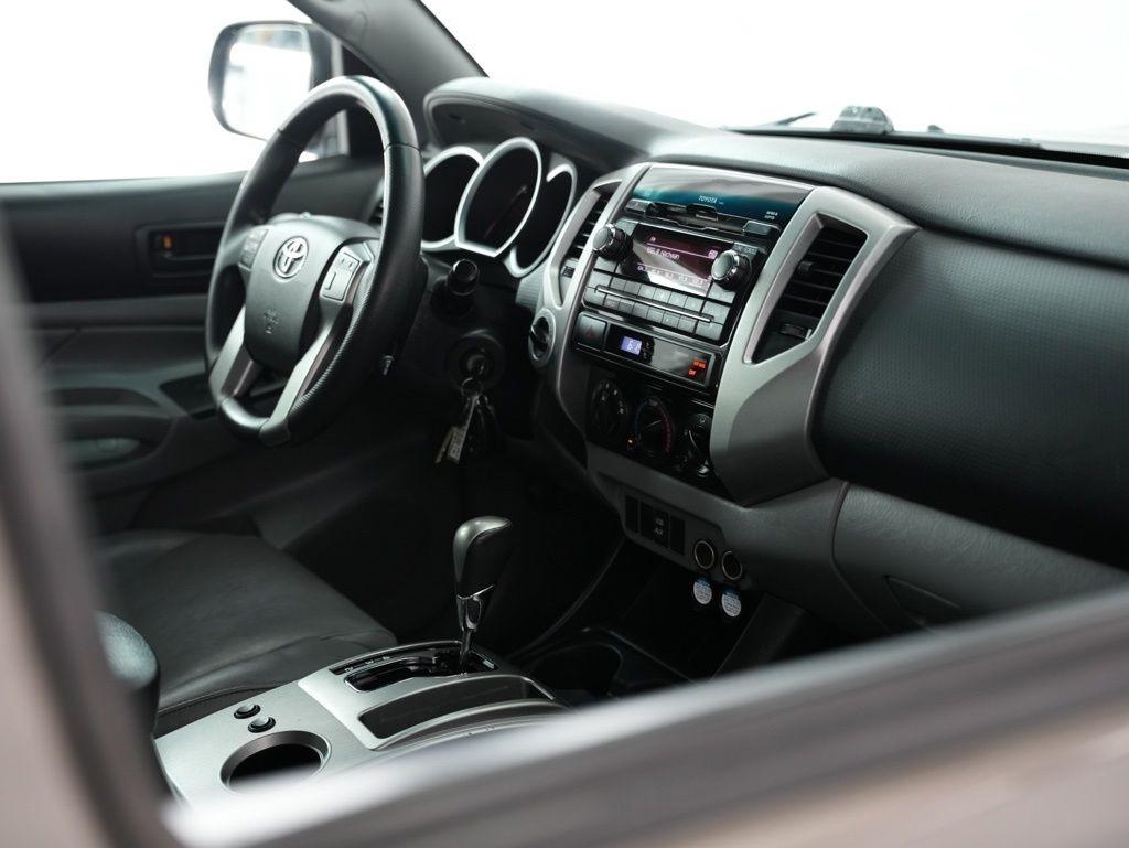 Toyota Tacoma 4WD Double Cab LB V6 AT (Natl) 2012