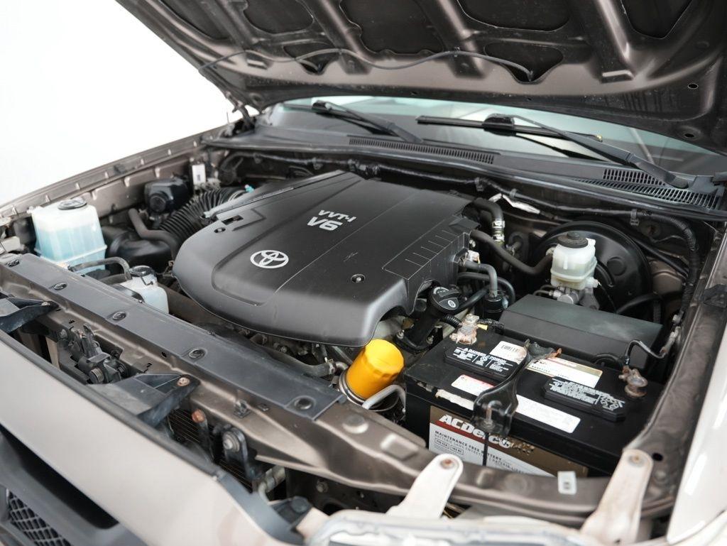 Toyota Tacoma 4WD Double Cab LB V6 AT (Natl) 2012
