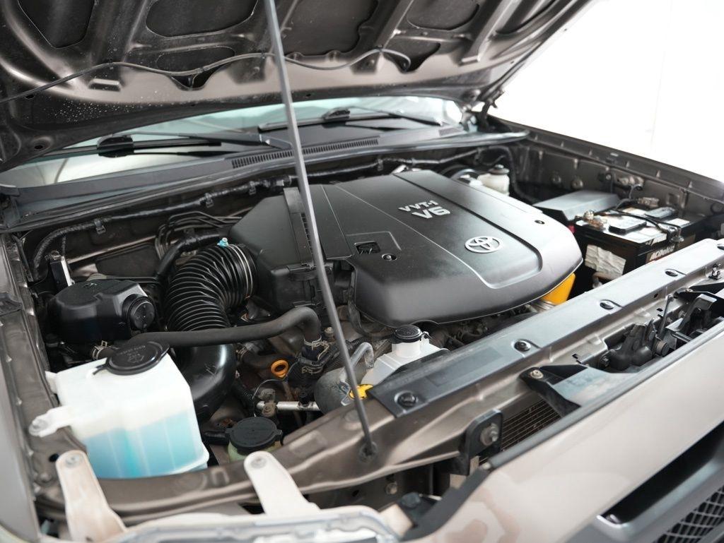 Toyota Tacoma 4WD Double Cab LB V6 AT (Natl) 2012