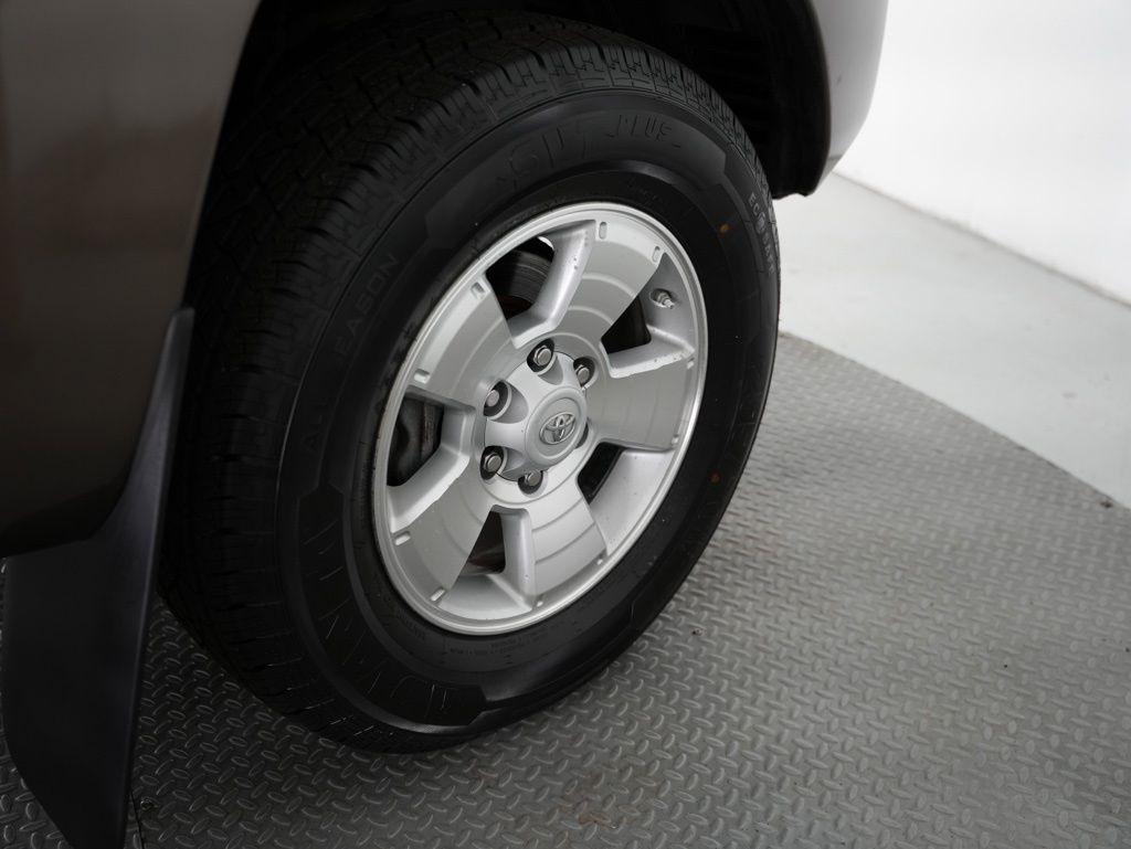 Toyota Tacoma 4WD Double Cab LB V6 AT (Natl) 2012