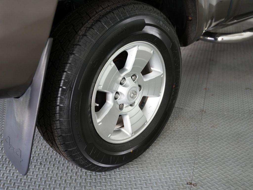 Toyota Tacoma 4WD Double Cab LB V6 AT (Natl) 2012