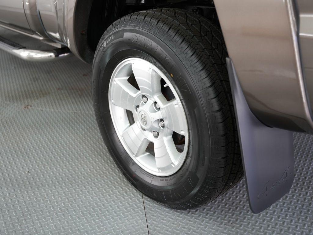 Toyota Tacoma 4WD Double Cab LB V6 AT (Natl) 2012