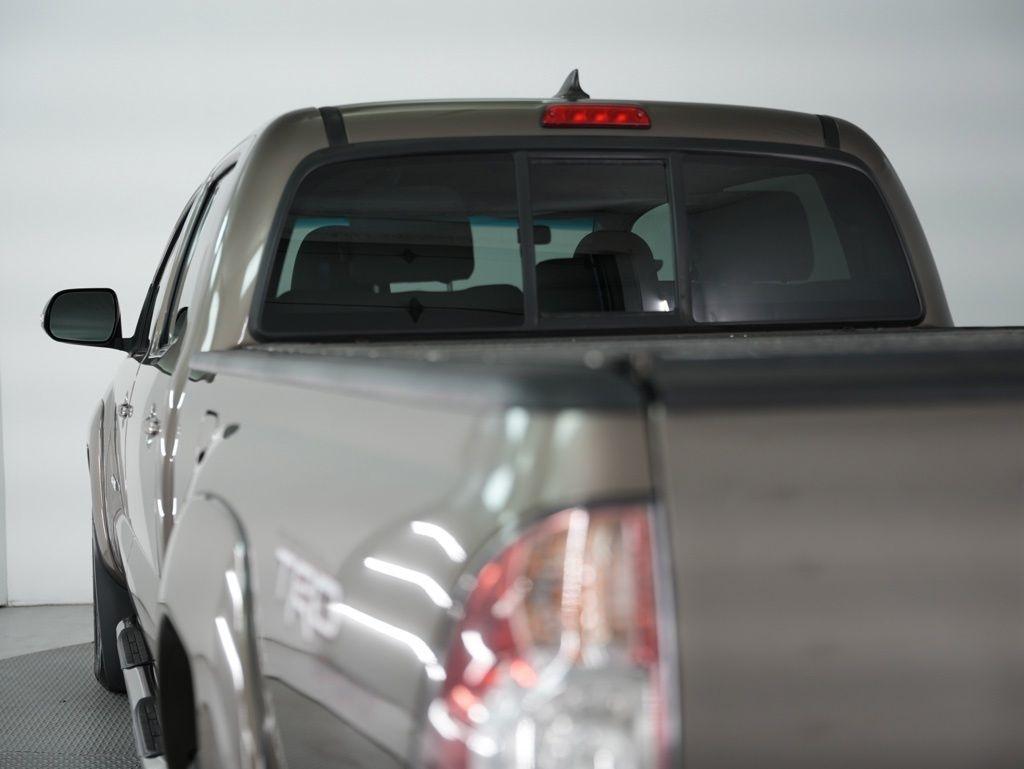 Toyota Tacoma 4WD Double Cab LB V6 AT (Natl) 2012