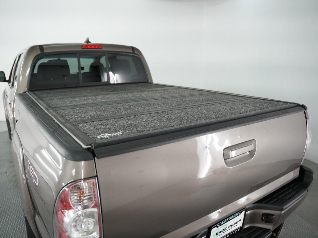 Toyota Tacoma 4WD Double Cab LB V6 AT (Natl) 2012