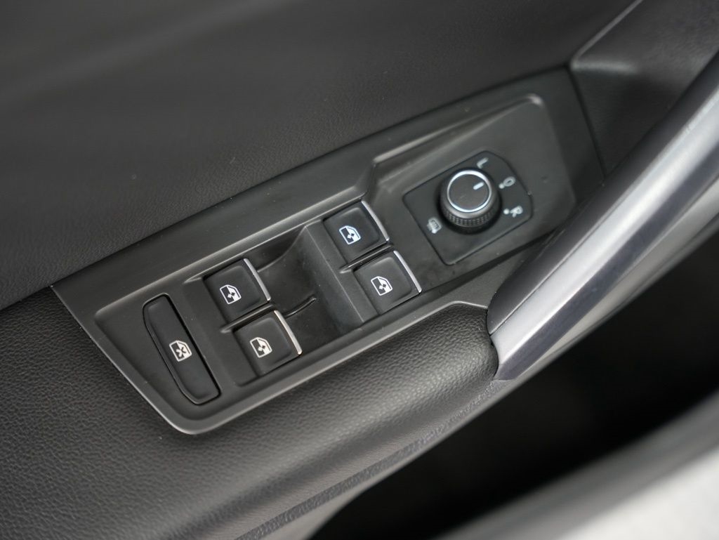 Volkswagen Tiguan 2.0T SE R-Line Black FWD 2021