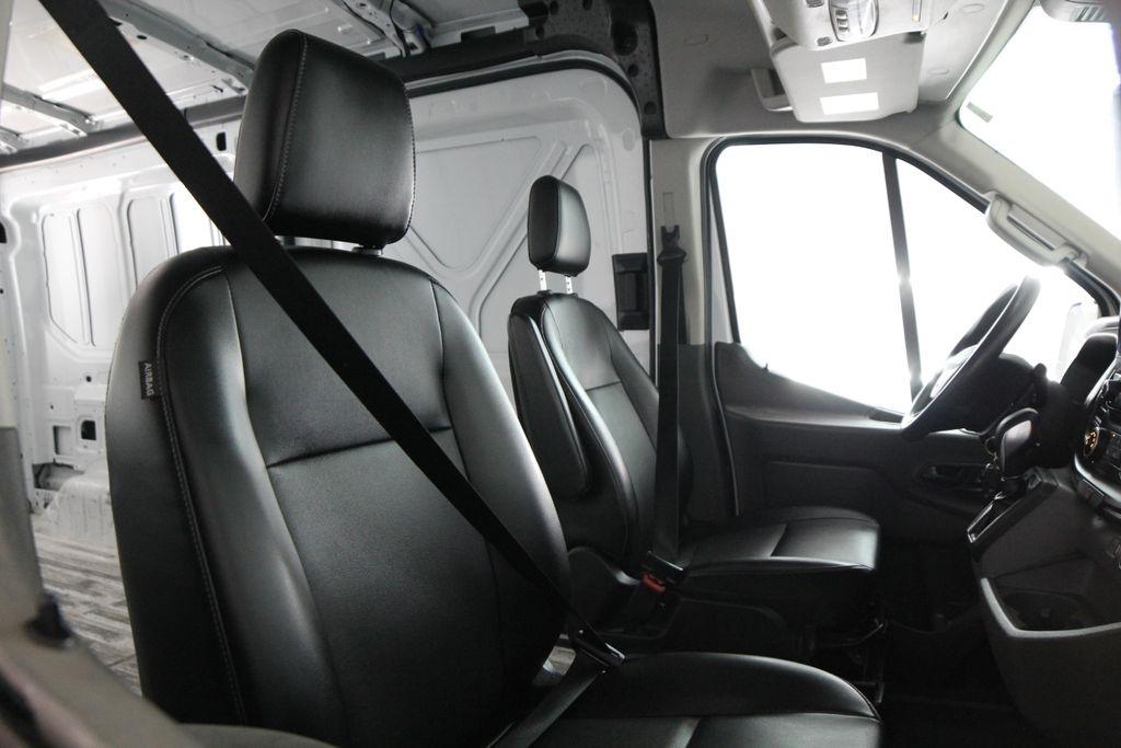 Ford Transit Cargo Van T-250 130" Med Rf 9070 GVWR RWD 2020