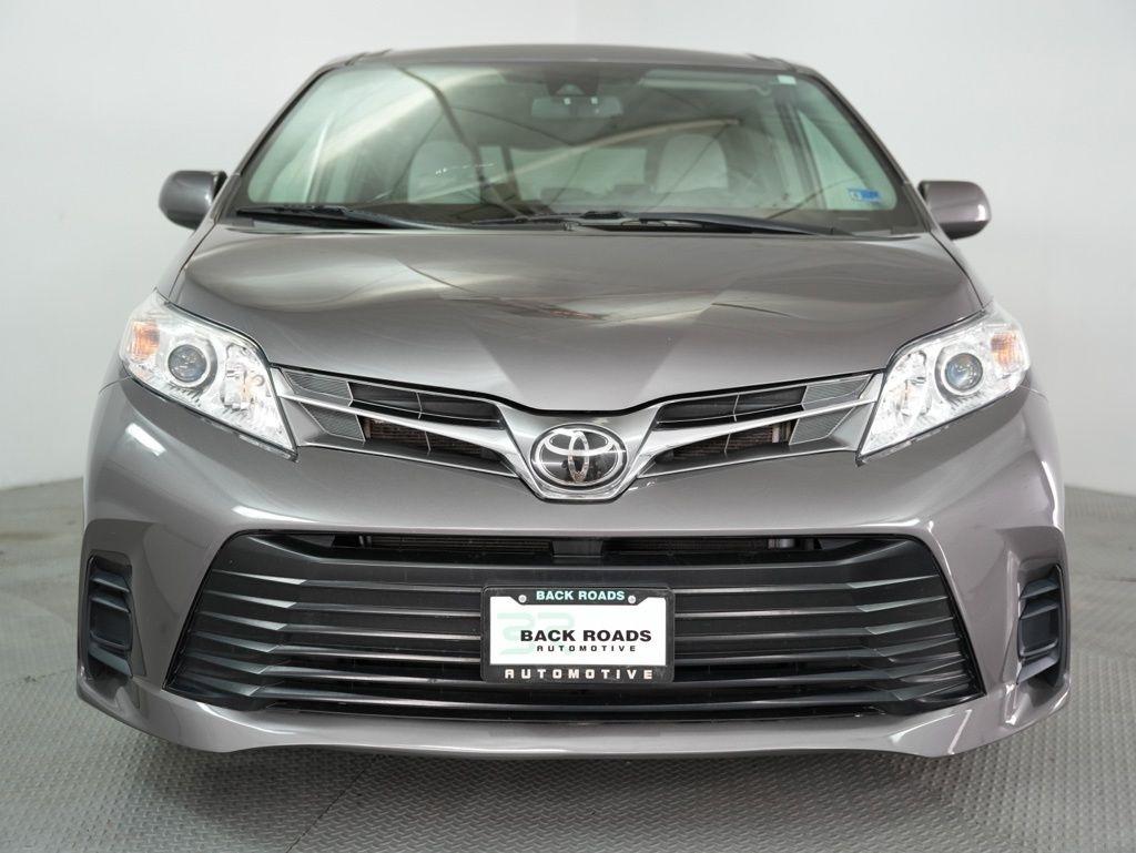 Toyota Sienna LE FWD 8-Passenger (Natl) 2020