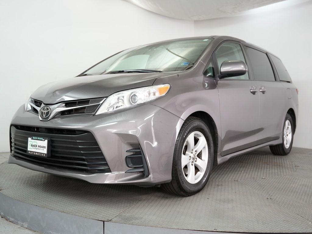 Toyota Sienna LE FWD 8-Passenger (Natl) 2020