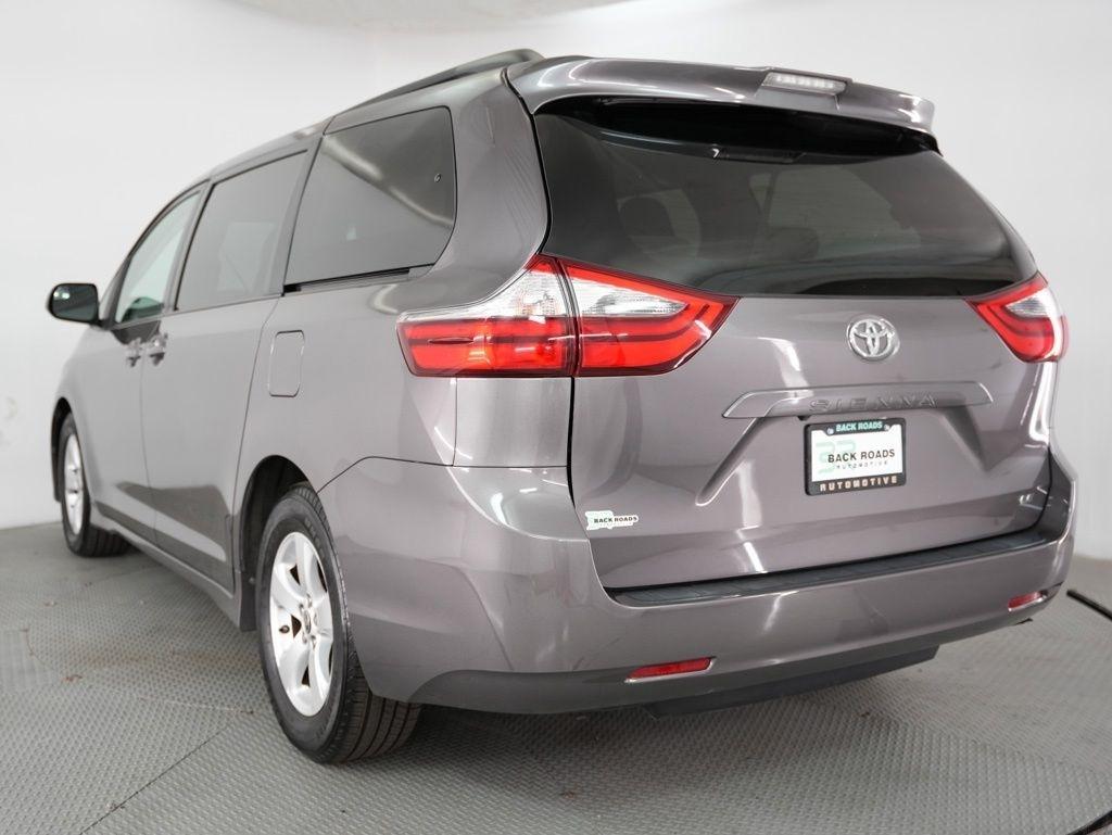 Toyota Sienna LE FWD 8-Passenger (Natl) 2020