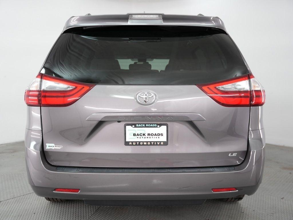 Toyota Sienna LE FWD 8-Passenger (Natl) 2020