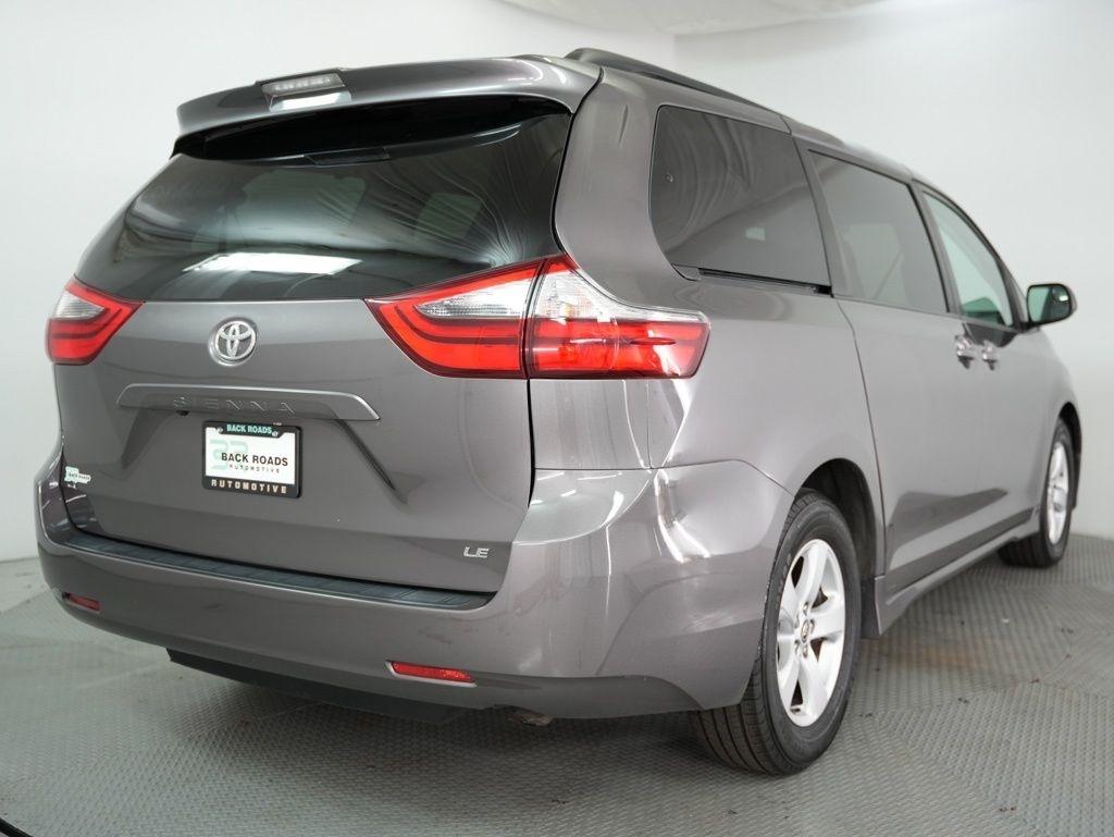 Toyota Sienna LE FWD 8-Passenger (Natl) 2020