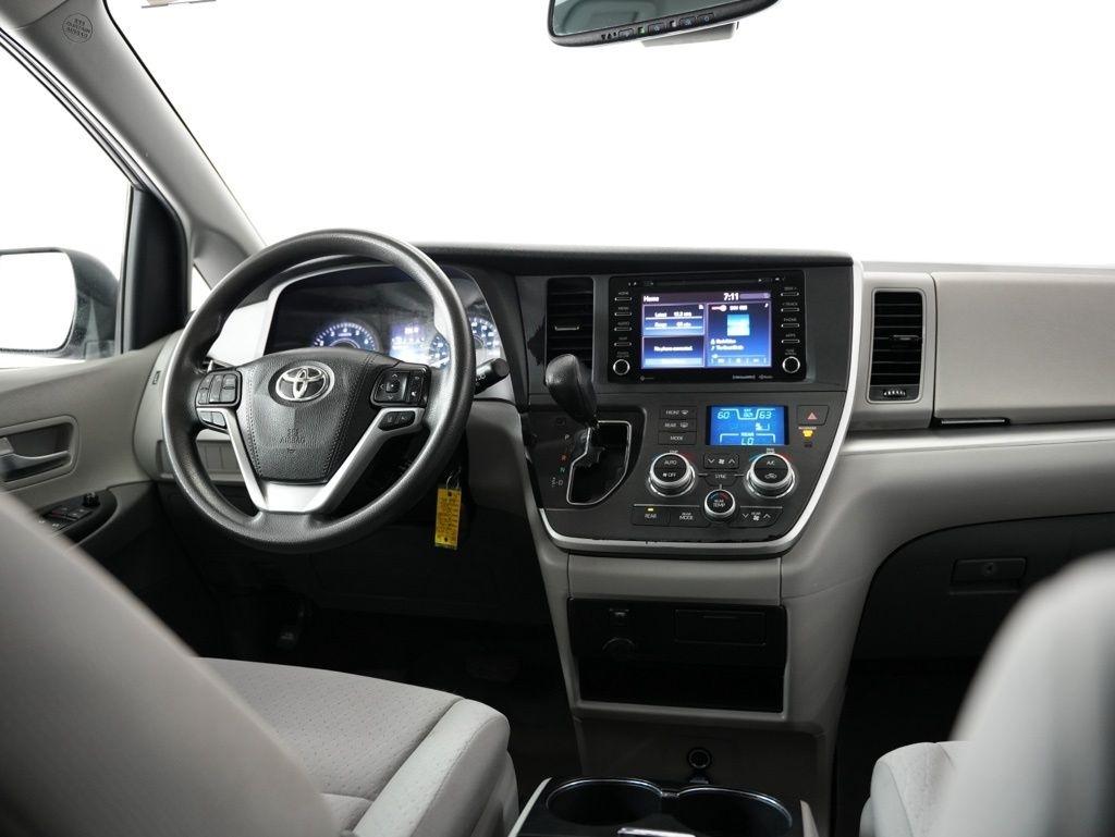 Toyota Sienna LE FWD 8-Passenger (Natl) 2020