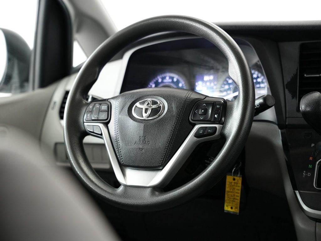 Toyota Sienna LE FWD 8-Passenger (Natl) 2020