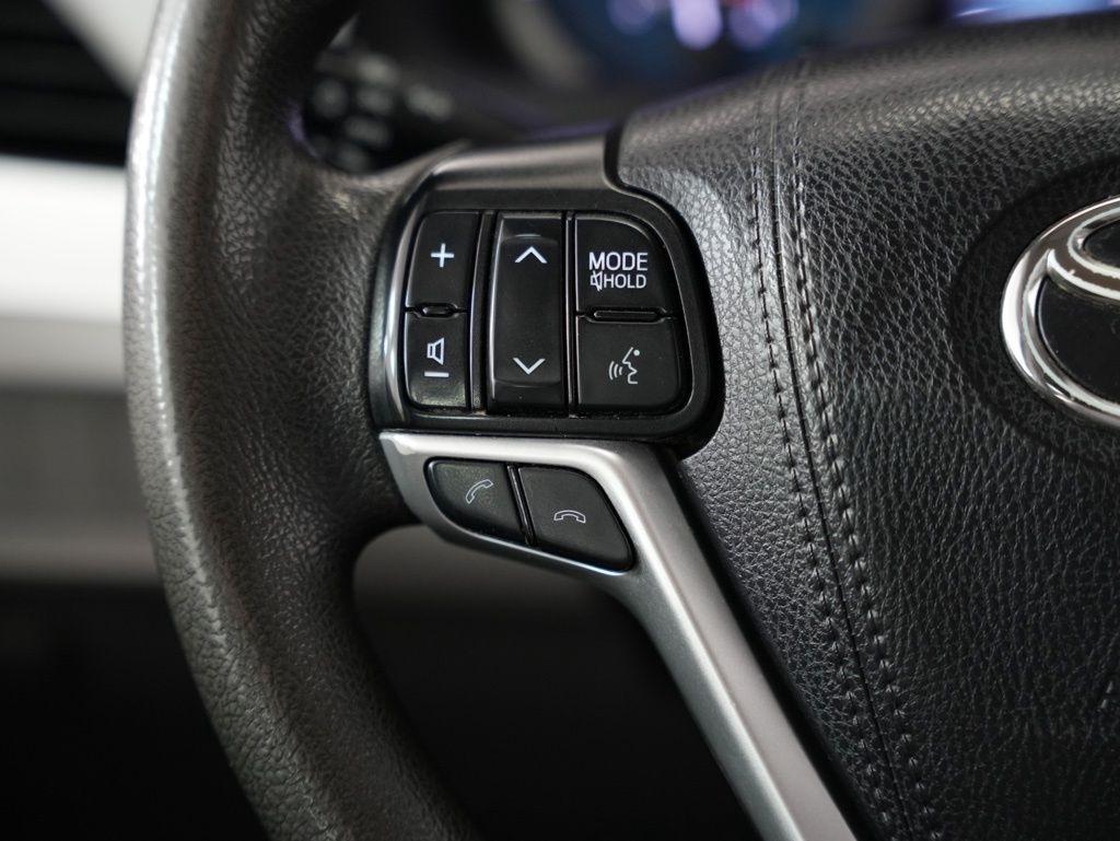 Toyota Sienna LE FWD 8-Passenger (Natl) 2020
