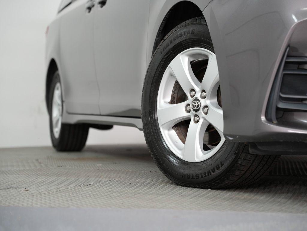 Toyota Sienna LE FWD 8-Passenger (Natl) 2020