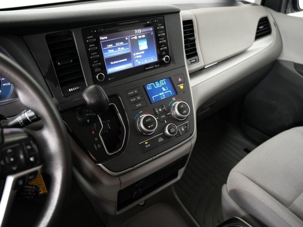 Toyota Sienna LE FWD 8-Passenger (Natl) 2020