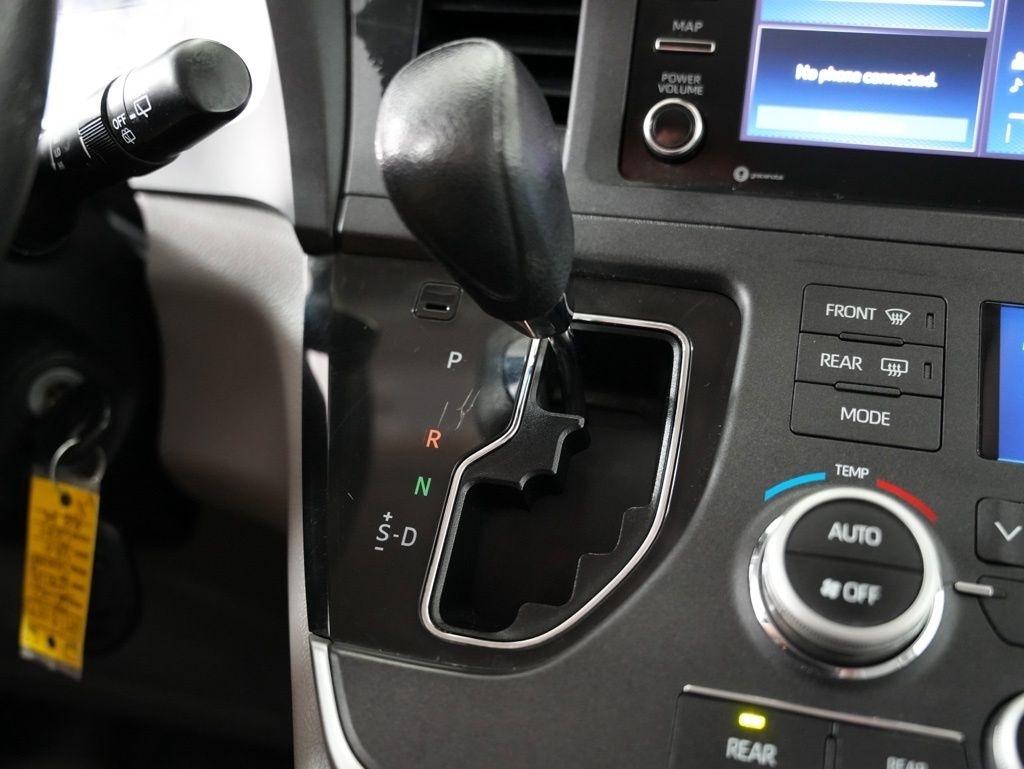 Toyota Sienna LE FWD 8-Passenger (Natl) 2020